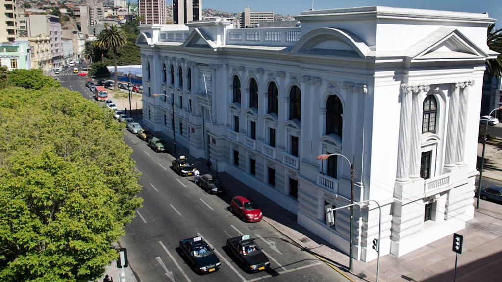 Biblioteca Santiago Severín Celebra 141 años de historia