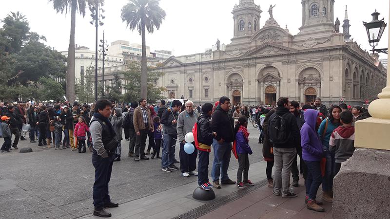 Público esperando visitar el Museo Histórico Nacional.