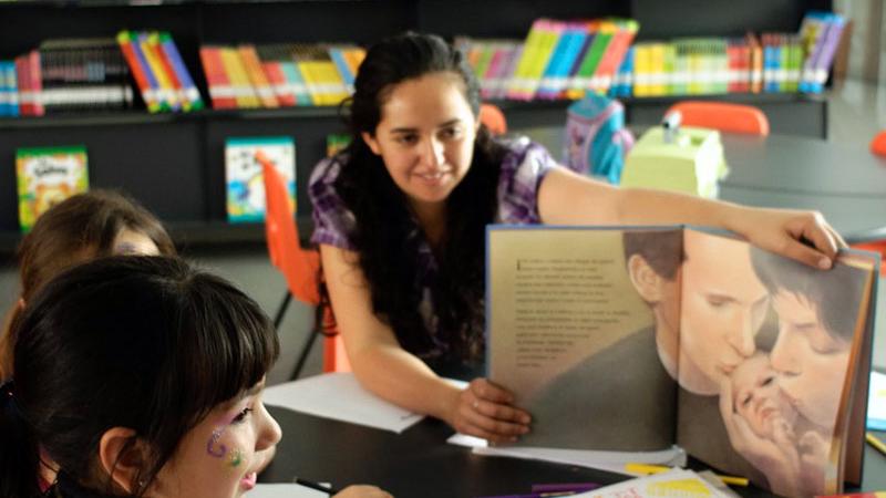 Actividad de fomento lector en la Biblioteca Pública de Independencia.