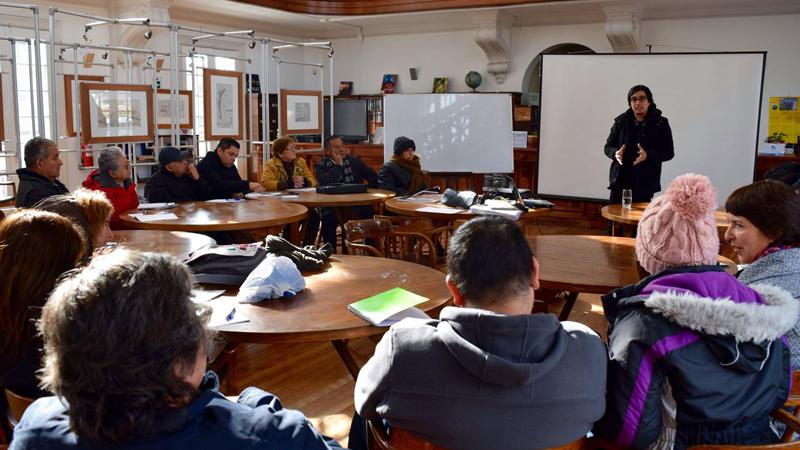 Taller a cargo del poeta Oscar Saavedra.