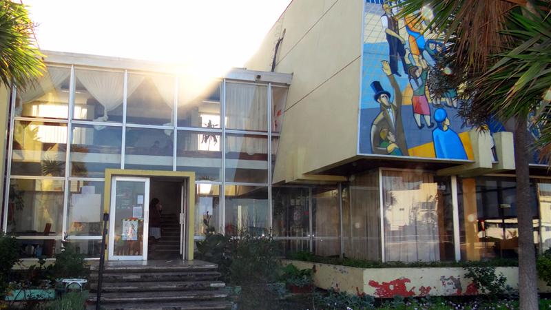 Frontis de la Biblioteca Pública.