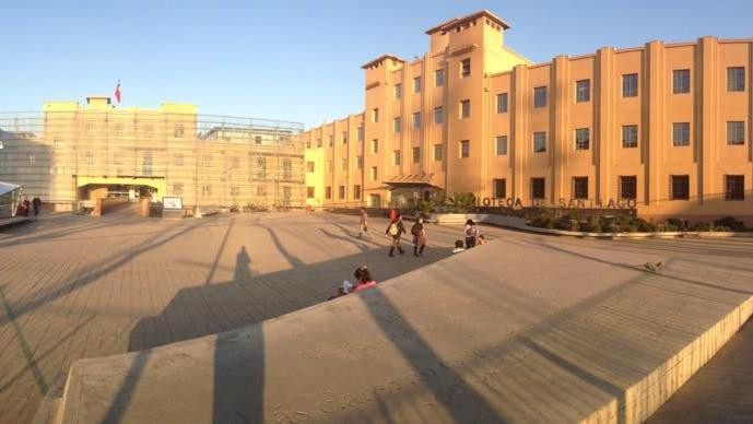 Biblioteca de Santiago cumple 10 años.