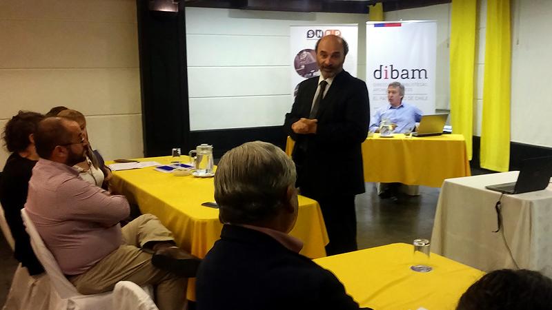 Director de la DIBAM, Ángel Cabeza.
