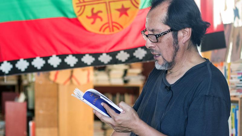 Conversatorio sobre "poesía e identidad".