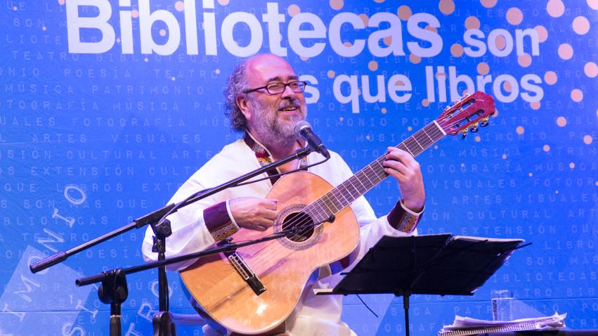 Eduardo Peralta, poeta y cantautor.