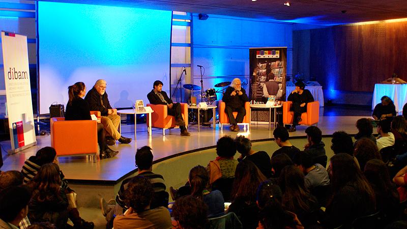 Ángela Salazar, coordinadora de BIbliometro; José Bengoa, Fernando Pairacán; Gabriel Salazar; y Patricia Huenuqueo.