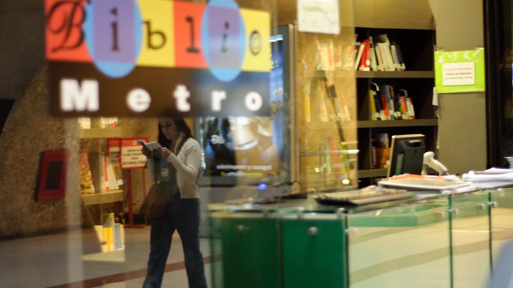 Módulo de Bibliometro en Estación Plaza Egaña.