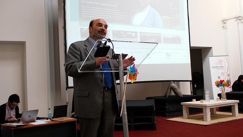 El Director de la Dibam, Ángel Cabeza, inauguró el encuentro.