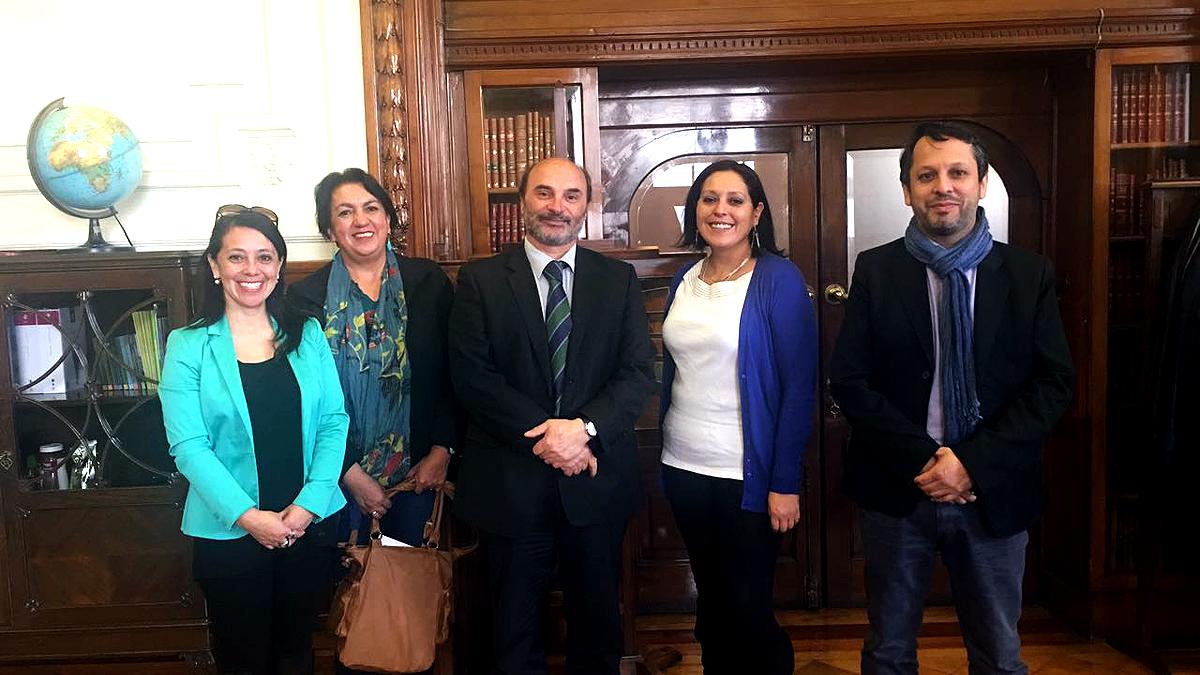 Autoridades de la Dibam y de la seremi de Bienes Nacionales de La Araucanía.