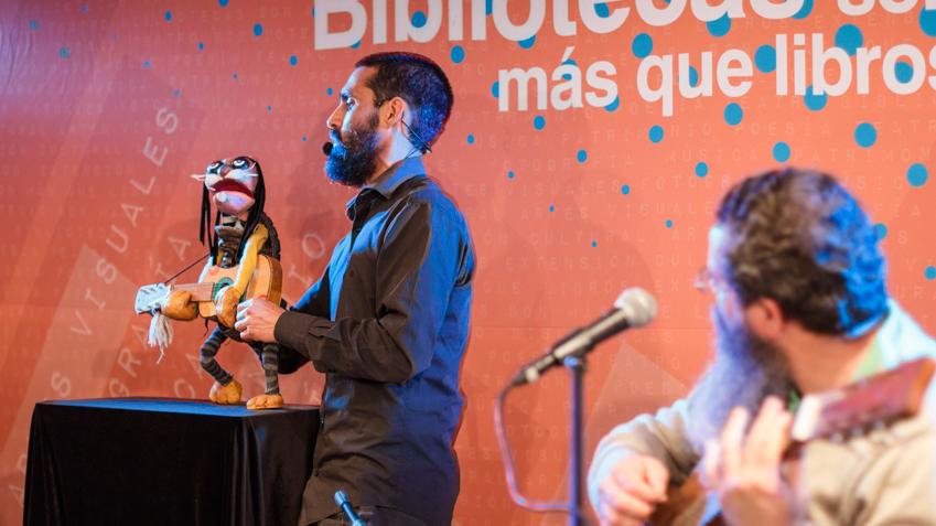 "Santos, pícaros y espantos", con Esteban Herskovits y Raúl Talo Pinto.