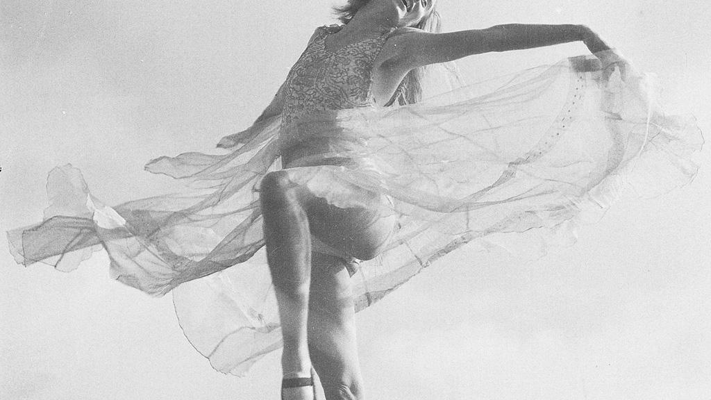 Yerka Luksic, bailarina, Ca. 1955.  Fotografía de Ignacio Hochhäusler. Colección Biblioteca Nacional.