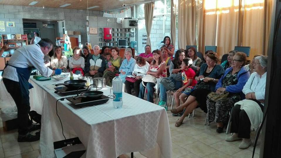 FOTO: Gastronomía en la Biblioteca de Tongoy.