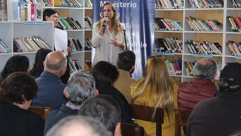 En la foto la Seremi de las Culturas, Amanda Milosevich.