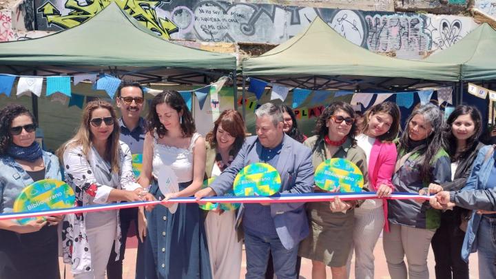  Biblioverano vivió su jornada central en la Playa Chica de Cartagena