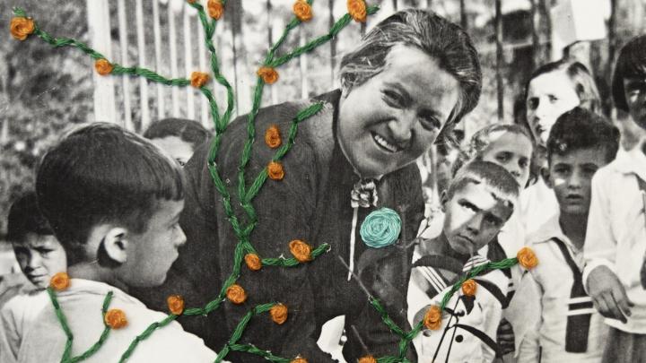  Gabriela Mistral plantando con niños en Guayaquil.