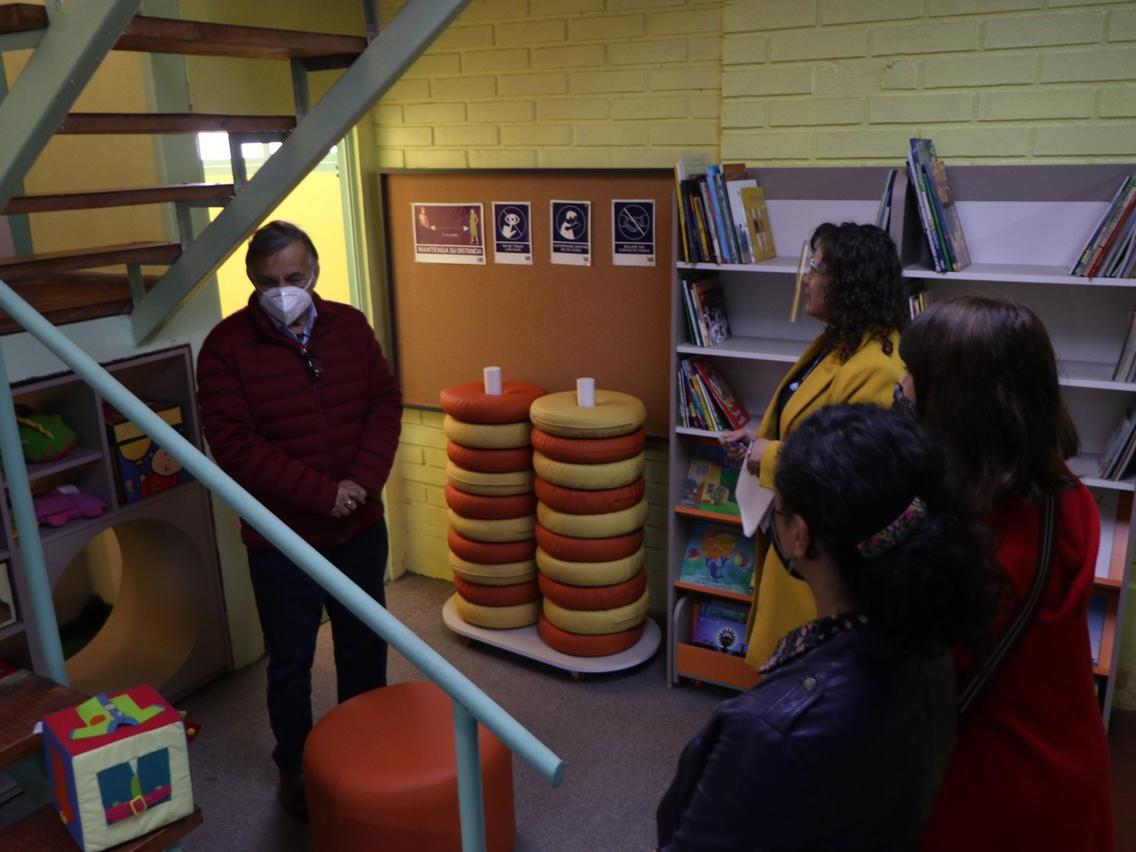 El área infantil de la Biblioteca Nº235 y su renovada cara después de la adquisición de nuevo mobiliario.