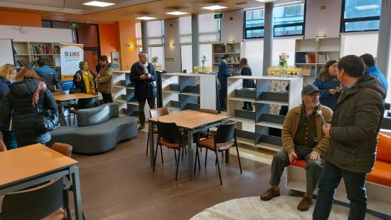 Biblioteca Pública de Bulnes inaugura nuevo mobiliario financiado a través de proyecto PMI 2022