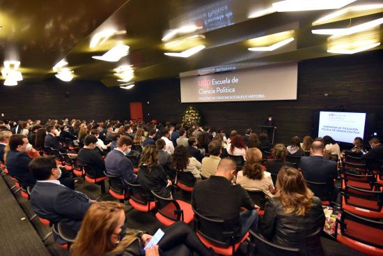 Sala Audiovisual Biblioteca Nicanor Parra UDP