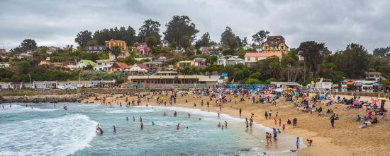 Playa Chica del balneario Las Cruces, comuna de El Tabo, región de Valparaíso.