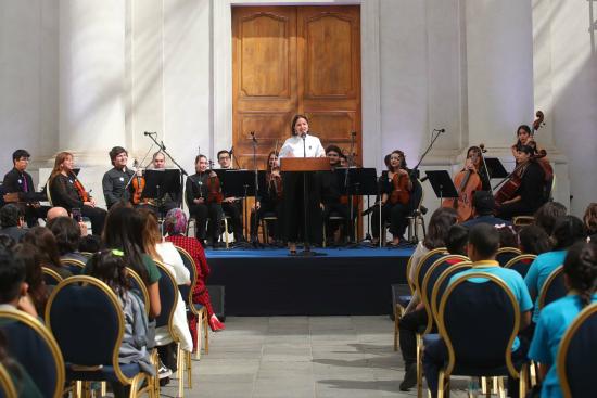 Con acto en La Moneda y Vicuña, Chile inicia conmemoración de los 80 años del Nobel a Gabriela Mistral
