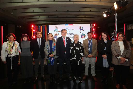 Ministerio de las Culturas celebra 30 años de Bibliometro acercando la lectura a miles de personas