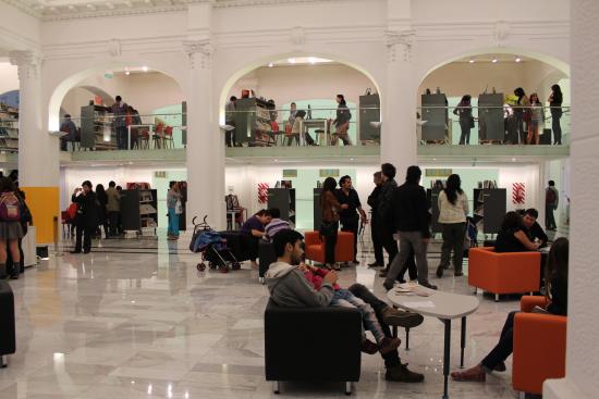 Las bibliotecas públicas se consolidan como el segundo servicio mejor evaluado del país 