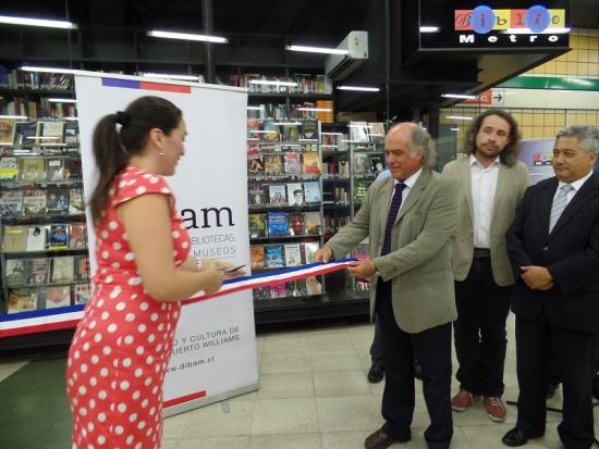 Con música y oferta de nuevos títulos se reabrieron bibliometros emblemáticos
