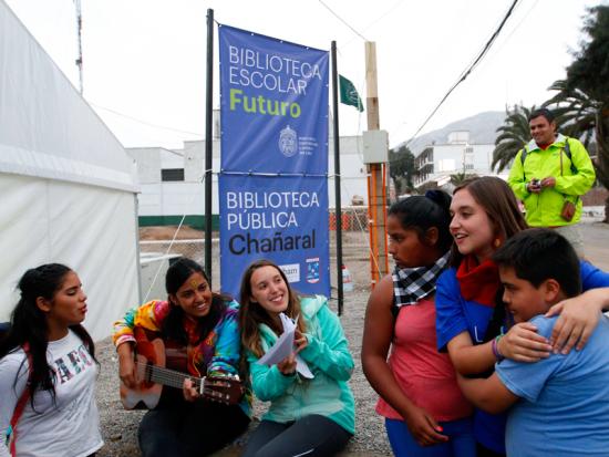 Biblioteca pública de campaña en Chañaral.