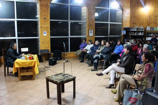 El autor conversó y compartió con el público.