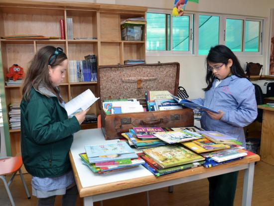 La caja viajera llegó al Colegio Seminario San Rafael.