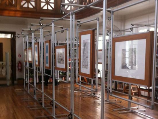 Reproducciones de los bocetos de Guernica en la BIblioteca Severin, Valparaíso.