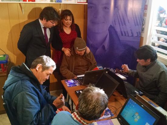 Ministro y Coordinadora Regional en el inicio de la capacitación en Centro Día.