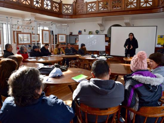 Taller a cargo del poeta Oscar Saavedra.