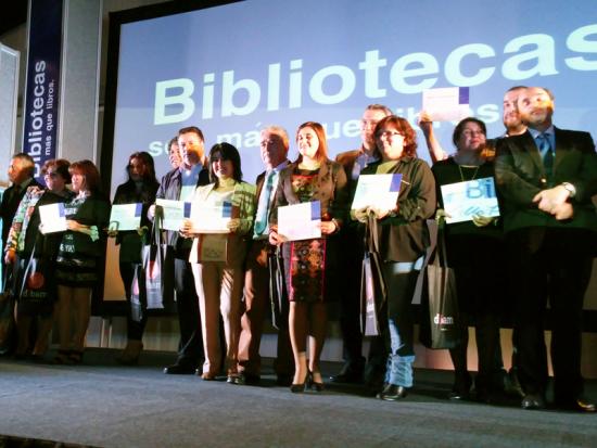 Funcionarios de bibliotecas premiadas por gestión.