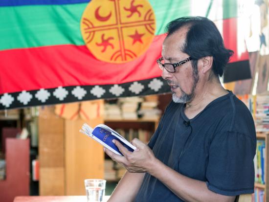 Conversatorio sobre "poesía e identidad".