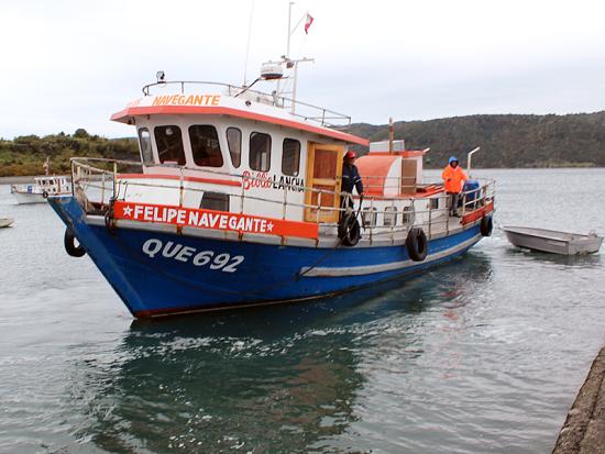 La flamante Bibliolancha "Felipe Navegante" de Quemchi.