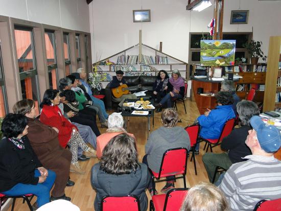 Foto en la Biblioteca Pública de Corral.