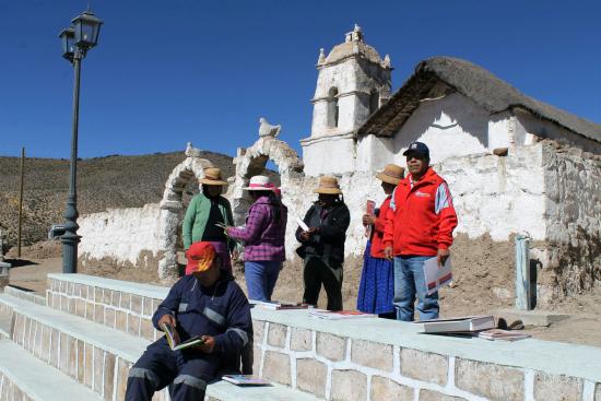 Foto: Prestamos de libros en poblado de Cosapilla
