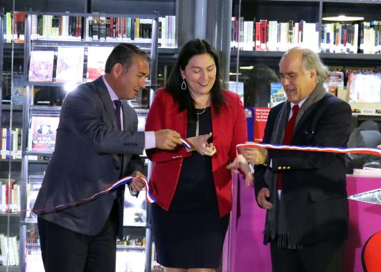 Javier Díaz, director (s) del Servicio Nacional del Patrimonio Cultural; Ángela Salazar, coordinadora de Bibliometro; y Javier Pinto, director de la Corporación MetroArte.