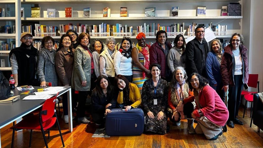 Conductores de la red de clubes de la región de Antofagasta y equipo de la CR de bibliotecas públicas