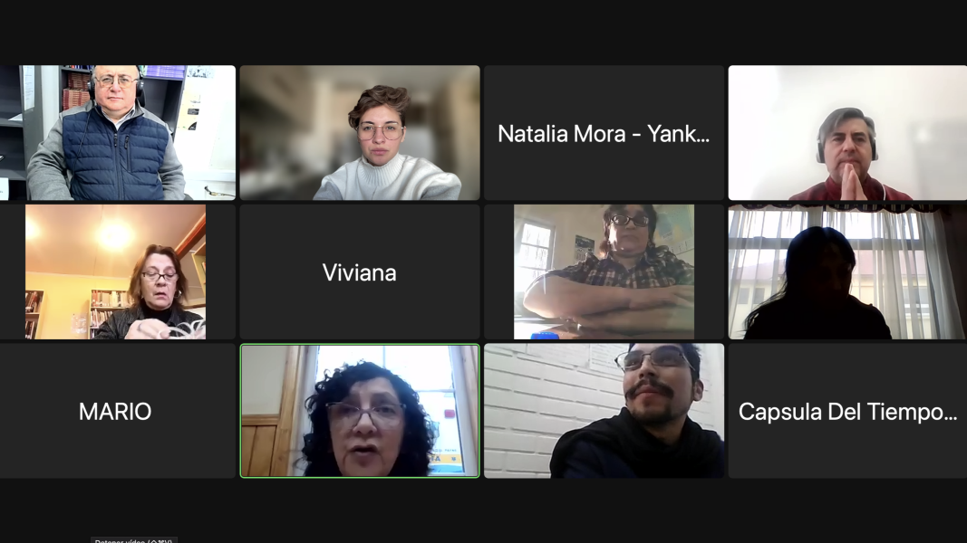 Conductores de la red de clubes de la región de Magallanes y equipo de la CR de bibliotecas públicas