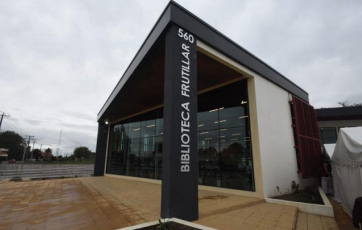 Biblioteca Pública de Frutillar, cuyo proyecto contempló la reposición y ampliación de la infraestructura existente en una nueva localización, con una superficie total de 759.5m2.