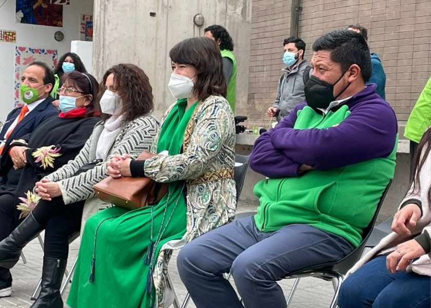 Paula Larraín, subdirectora del Sistema Nacional de Bibliotecas Públicas junto a Manuel Zúñiga, alcalde de la comuna de El Bosque.